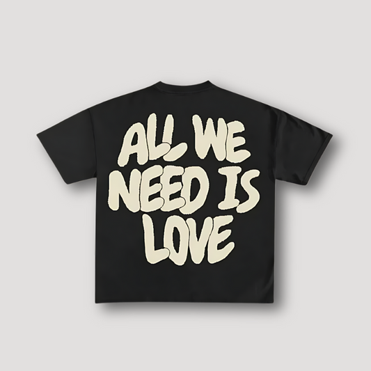 "ALL WE NEED IS LOVE" Schwarz Kurzarm Graphic T Shirt